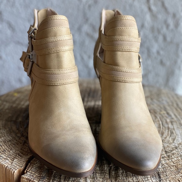 Charles David Naval Booties Retail Value $129 - Picture 2 of 7